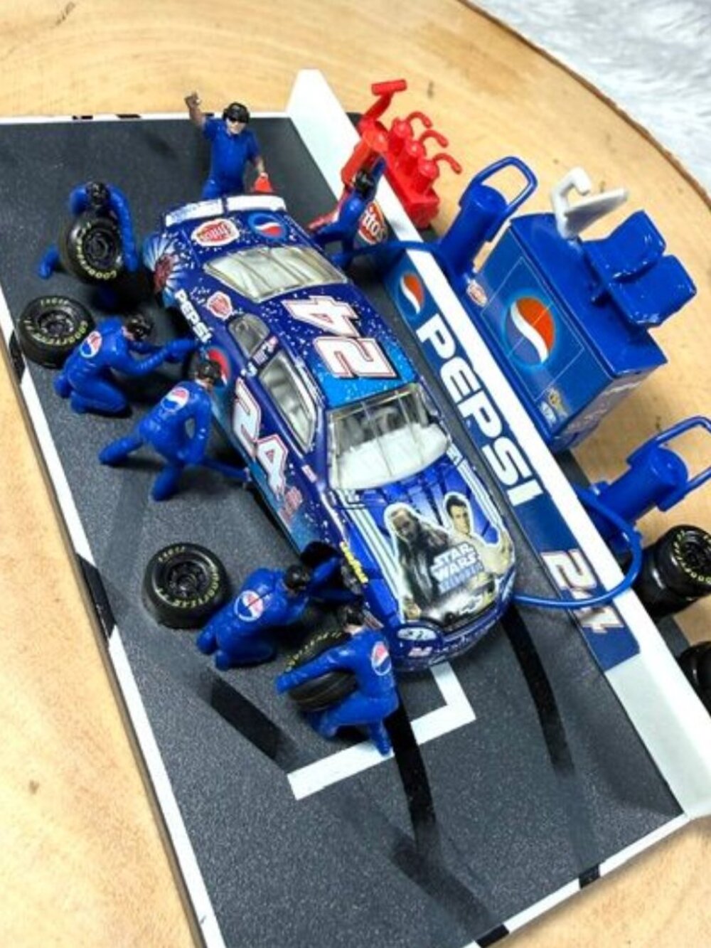 Vintage Jeff Gordon 3D Star Wars Episode 1 Pitstop Crew 1/64 Die Cast Figurine